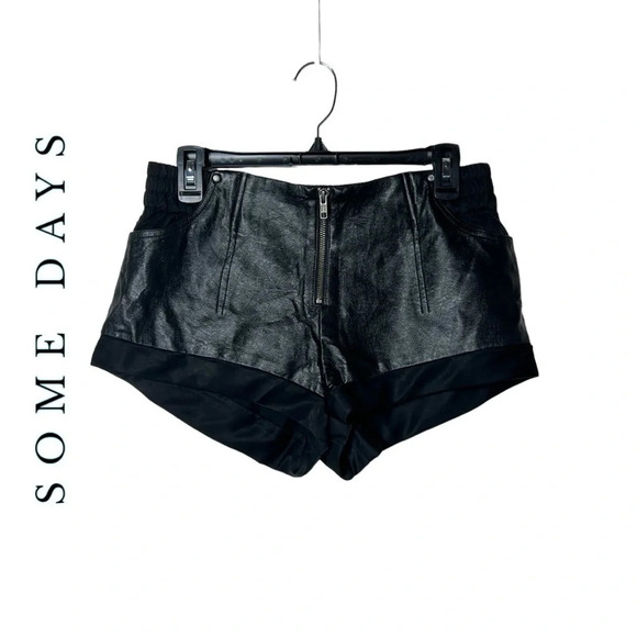 1759. SOME DAYS LOVIN FAUX LEATHER SHORTS CUFFED BLACK IN COLOR‎ SIZE MEDIUM - Picture 1 of 7